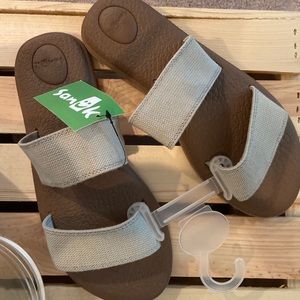 Sanuk Yoga Mat Gora Sandal (size 6)